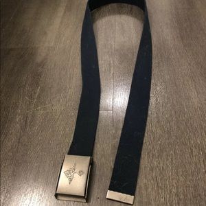 Lifted research group belt